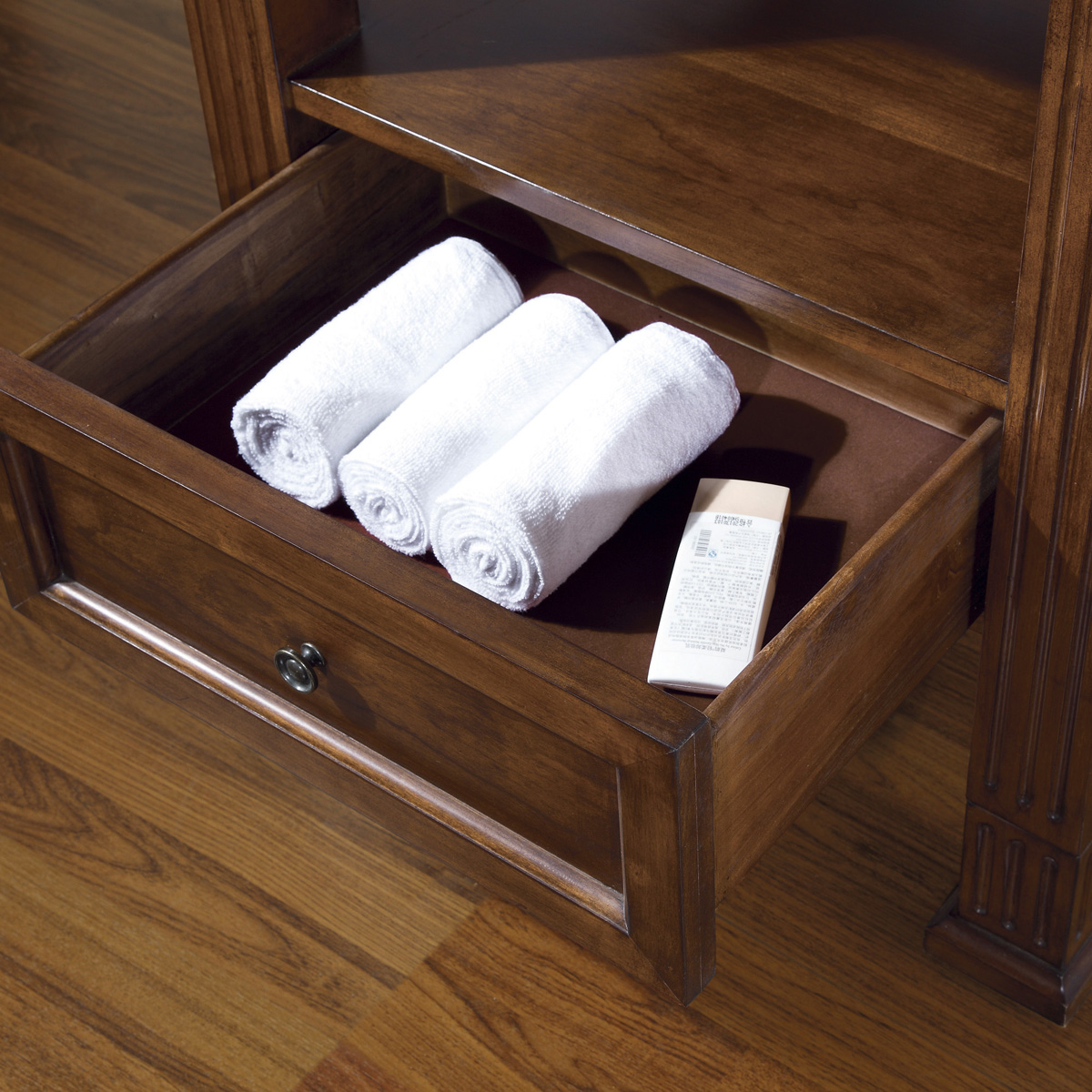 24" Scarlino Single Vanity - Pull-out drawer 24" Scarlino Single Vanity - Pull-out drawer