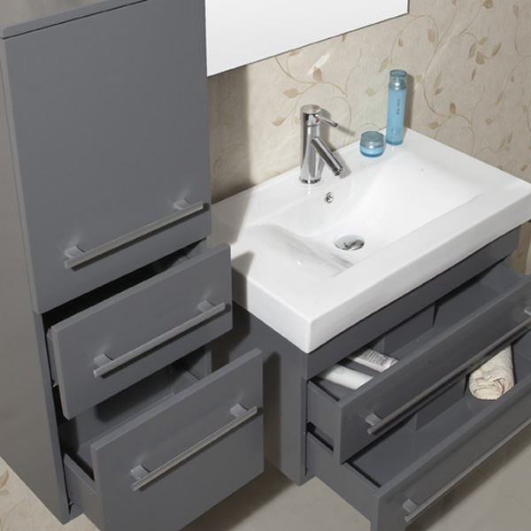 Drawers are equipped with soft-closing glides Drawers are equipped with soft-closing glides